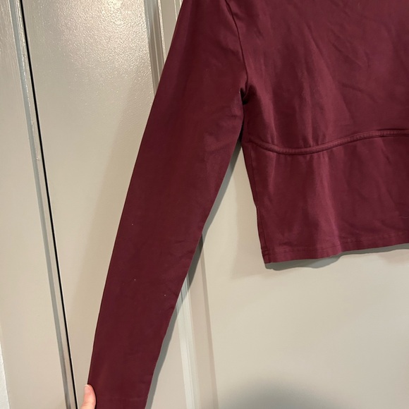 Aritzia TNA Long Sleeve Cropped Tee in Burgundy - Picture 2 of 4